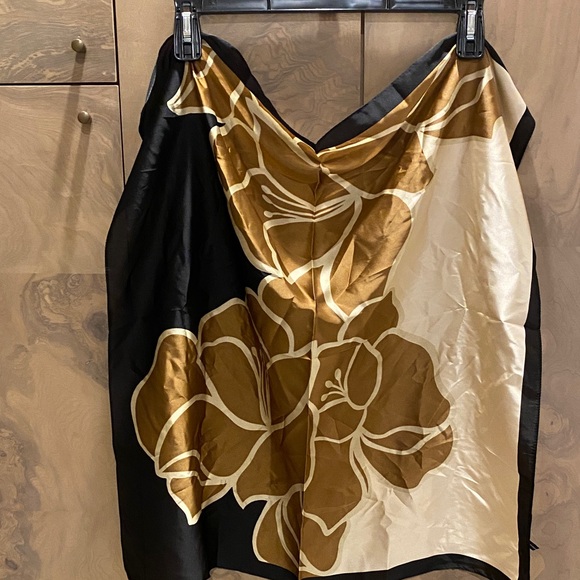 Accessories - Floral Scarf in Black and Gold